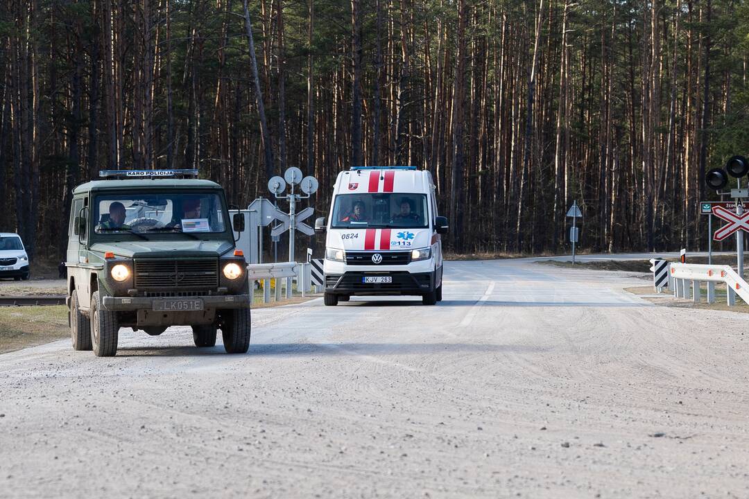 Į Pabradės poligoną atvyko greitosios pagalbos ir laidojimo paslaugų autobusiukai