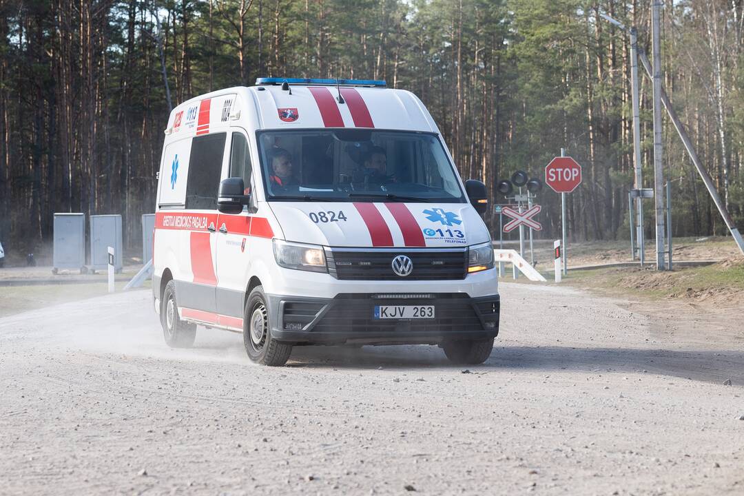 Į Pabradės poligoną atvyko greitosios pagalbos ir laidojimo paslaugų autobusiukai