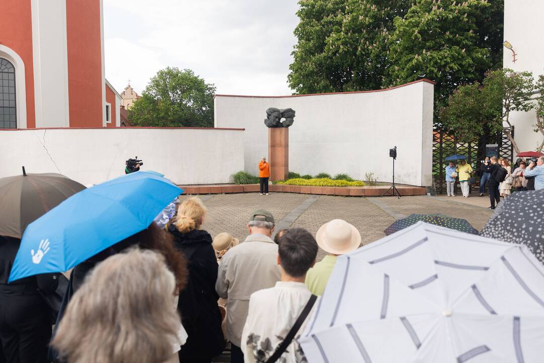 Akcija, kurioje poetai ir visi norintys skaito savo bei S. Nėries eiles