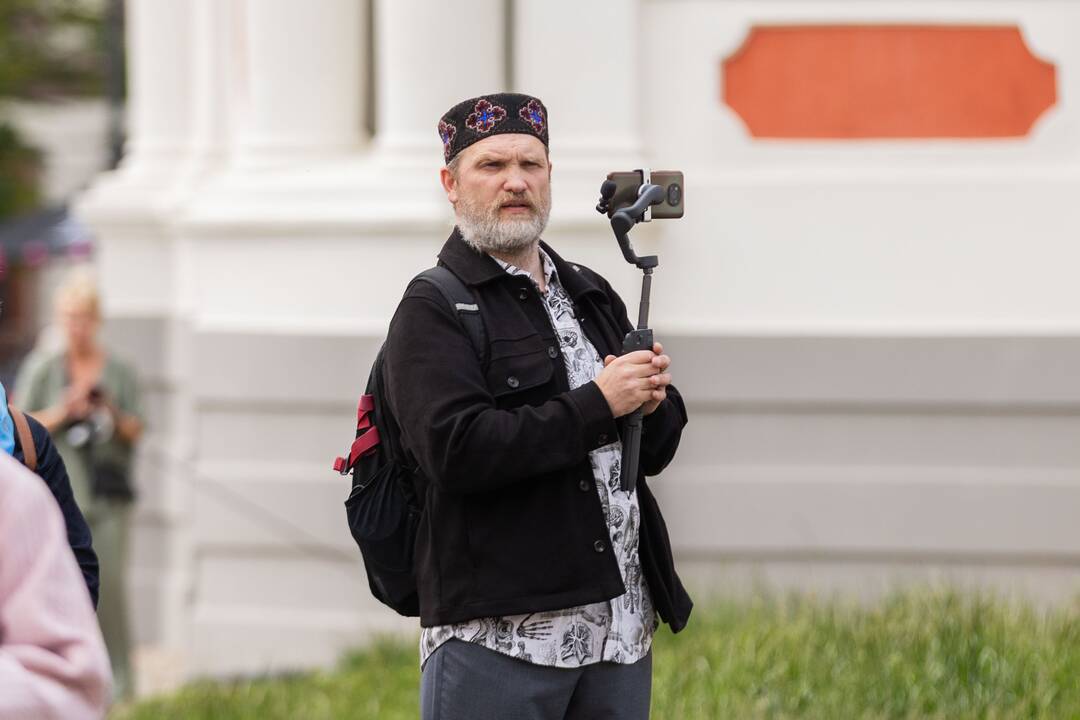 Akcija, kurioje poetai ir visi norintys skaito savo bei S. Nėries eiles