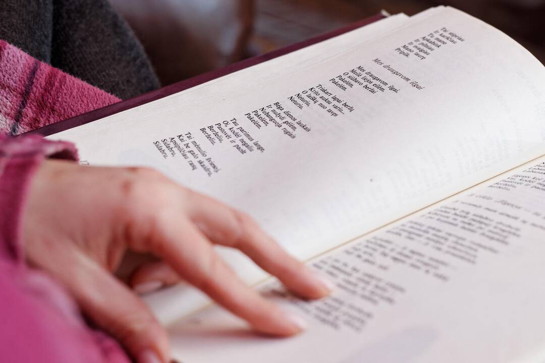 „Poezijos pavasario“ aidai: rinktinės eilės, praeities ir dabarties refleksijos
