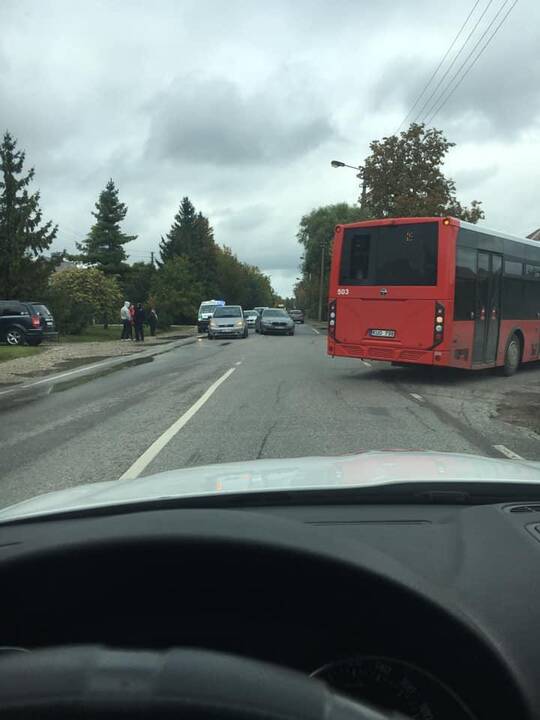 Sargėnuose susidūrė du automobiliai, mergaitė išvežta į Kauno klinikas