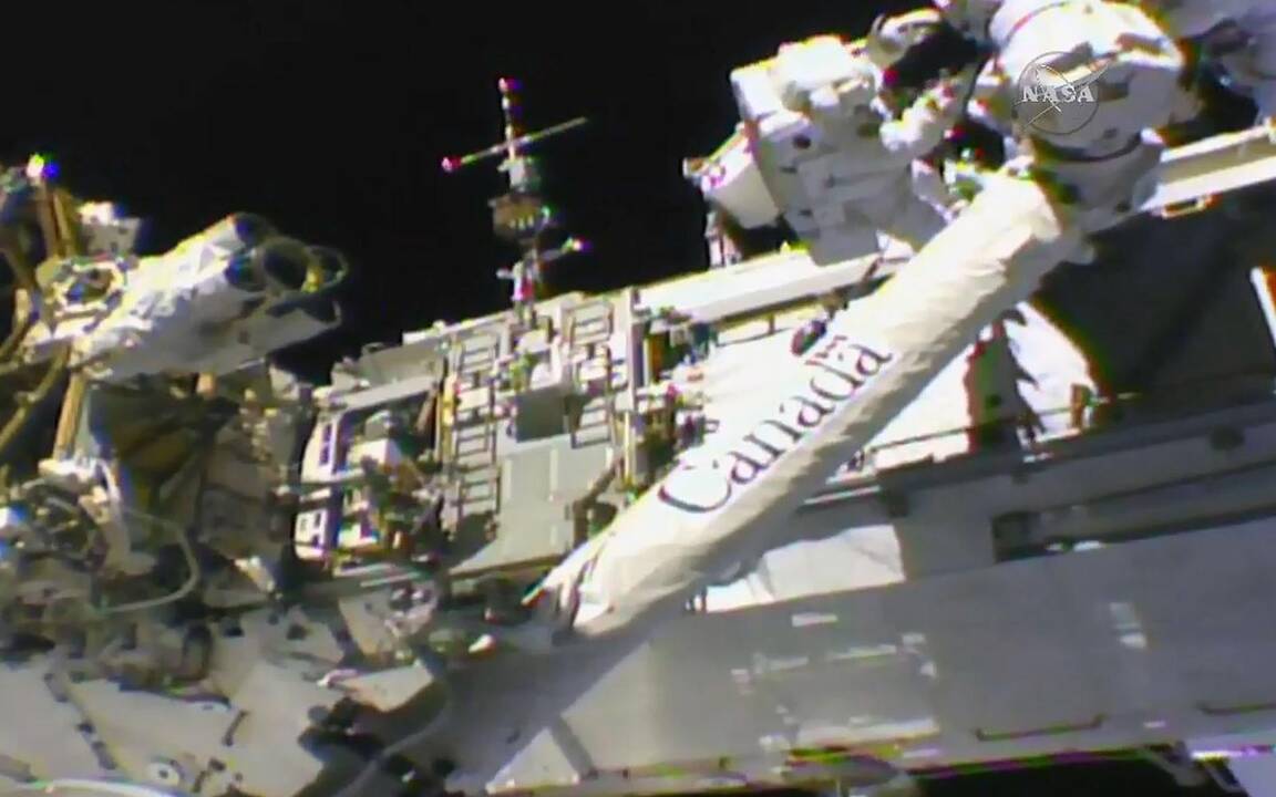 Astronautai atvirame kosmose atnaujino kosminę „ranką“