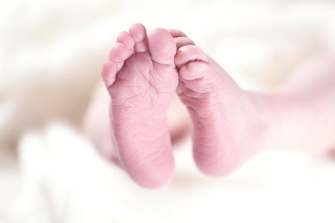 Vyras pagrobė iš gimdos išpjautą kūdikį