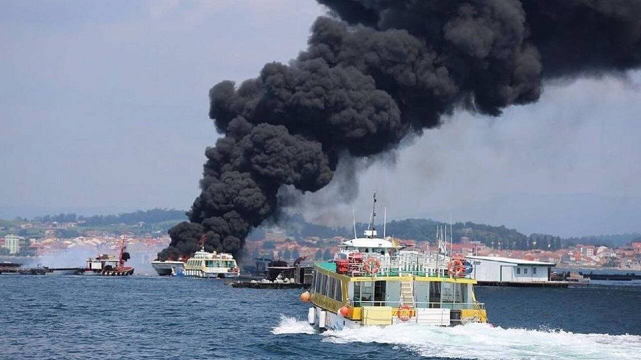 Prie Ispanijos krantų užsiliepsnojo turistų katamaranas, yra sužeistųjų
