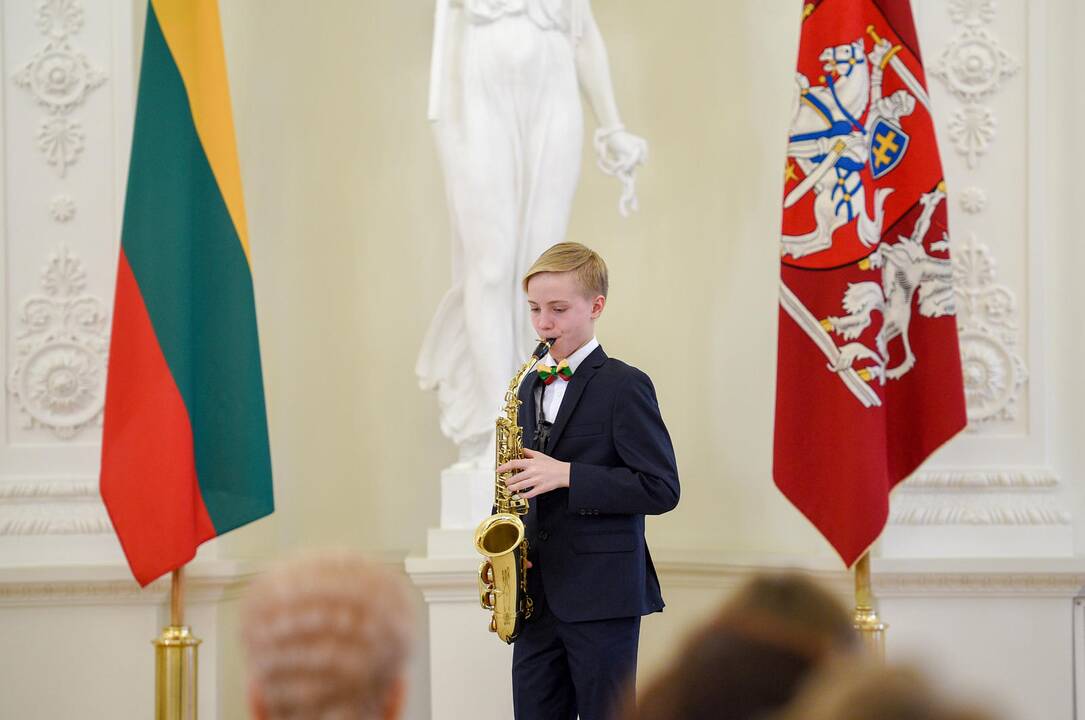 Prezidentė apdovanojo jaunuosius šalies muzikus