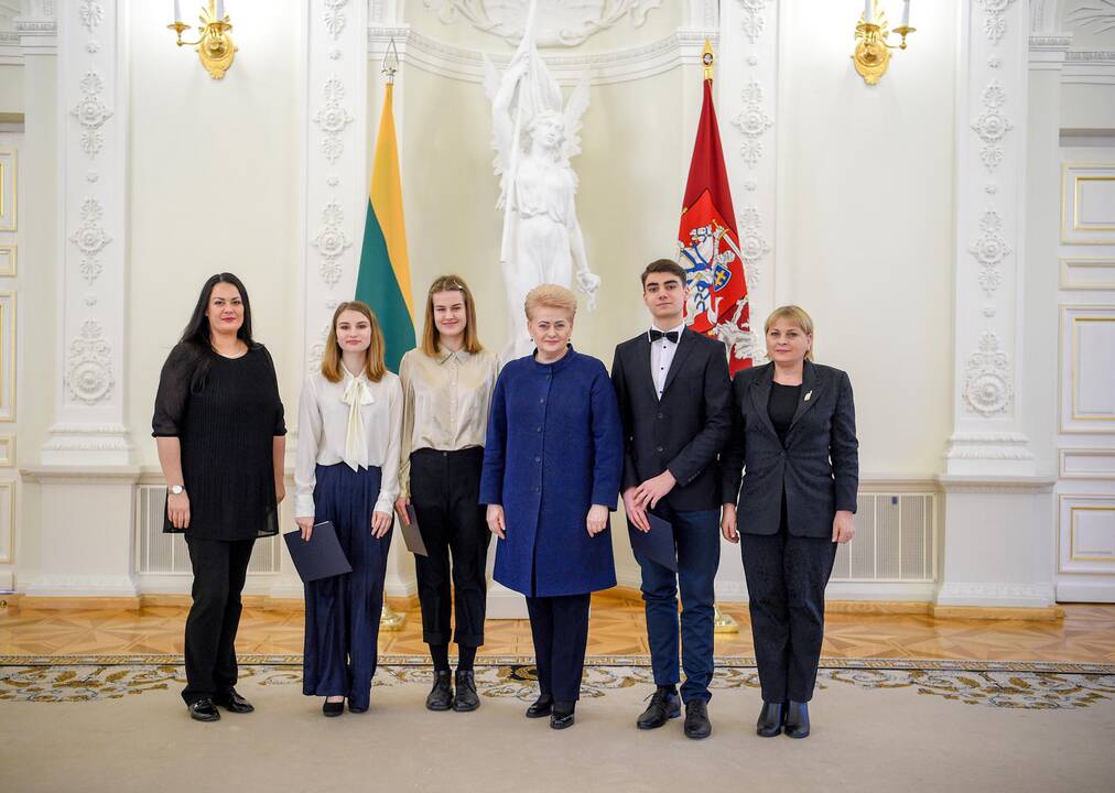 Prezidentė apdovanojo jaunuosius šalies muzikus