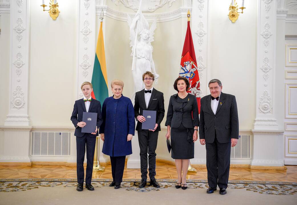 Prezidentė apdovanojo jaunuosius šalies muzikus