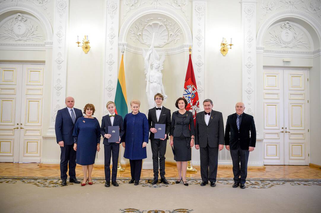 Prezidentė apdovanojo jaunuosius šalies muzikus