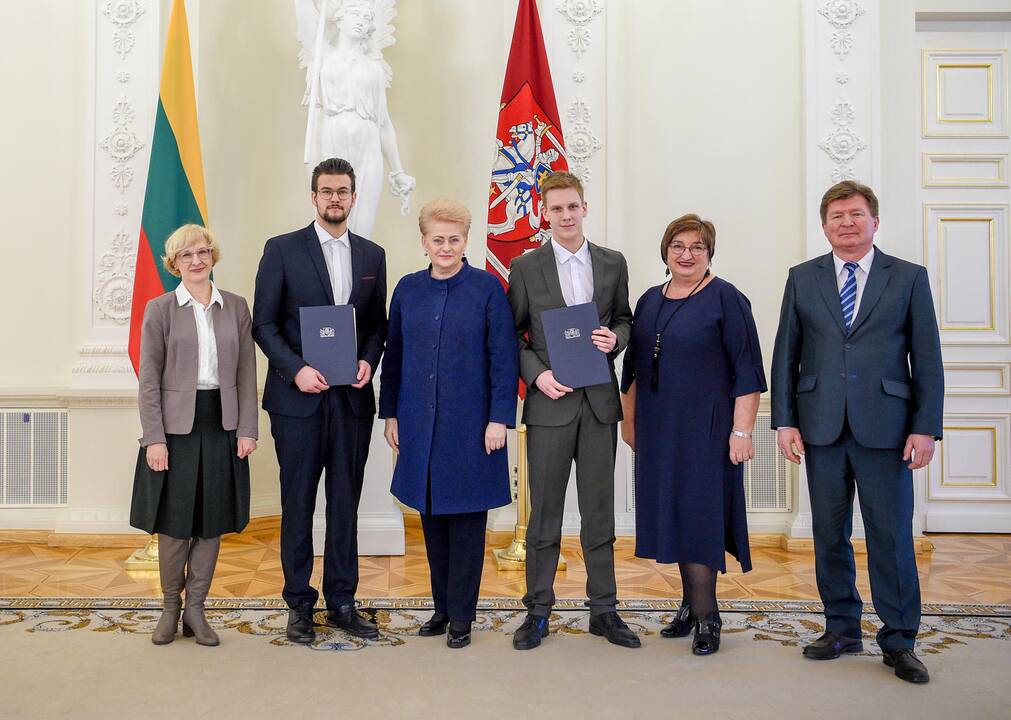 Prezidentė apdovanojo jaunuosius šalies muzikus