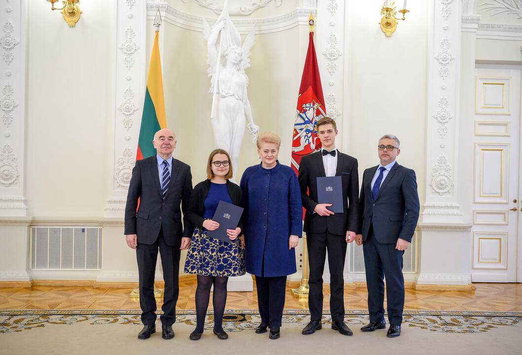 Prezidentė apdovanojo jaunuosius šalies muzikus