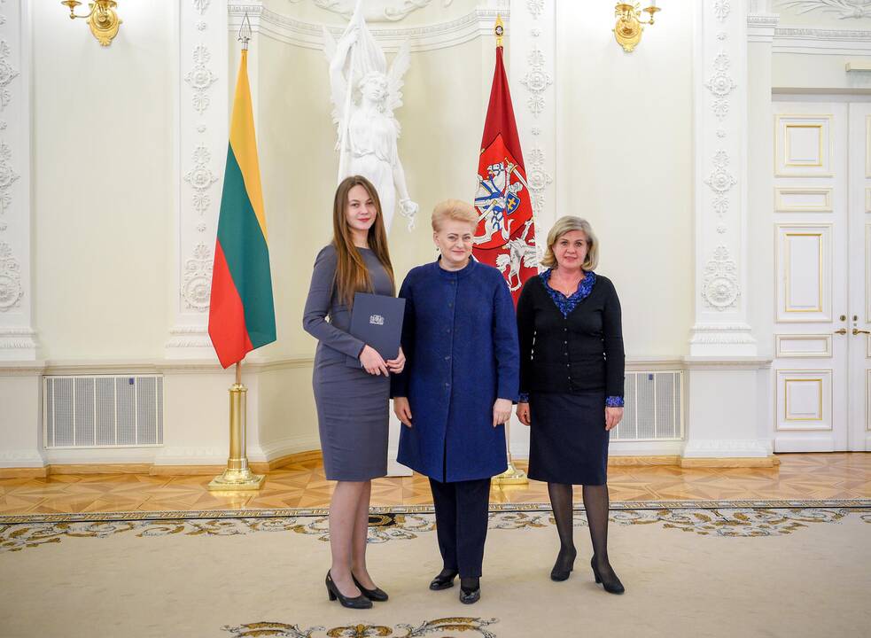 Prezidentė apdovanojo jaunuosius šalies muzikus