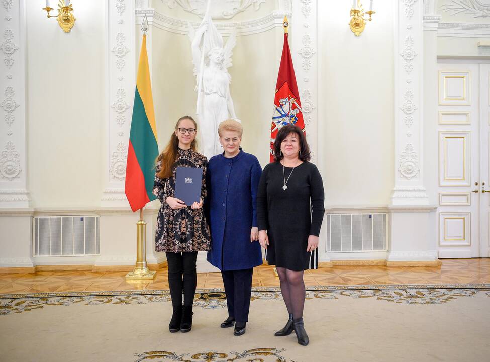 Prezidentė apdovanojo jaunuosius šalies muzikus