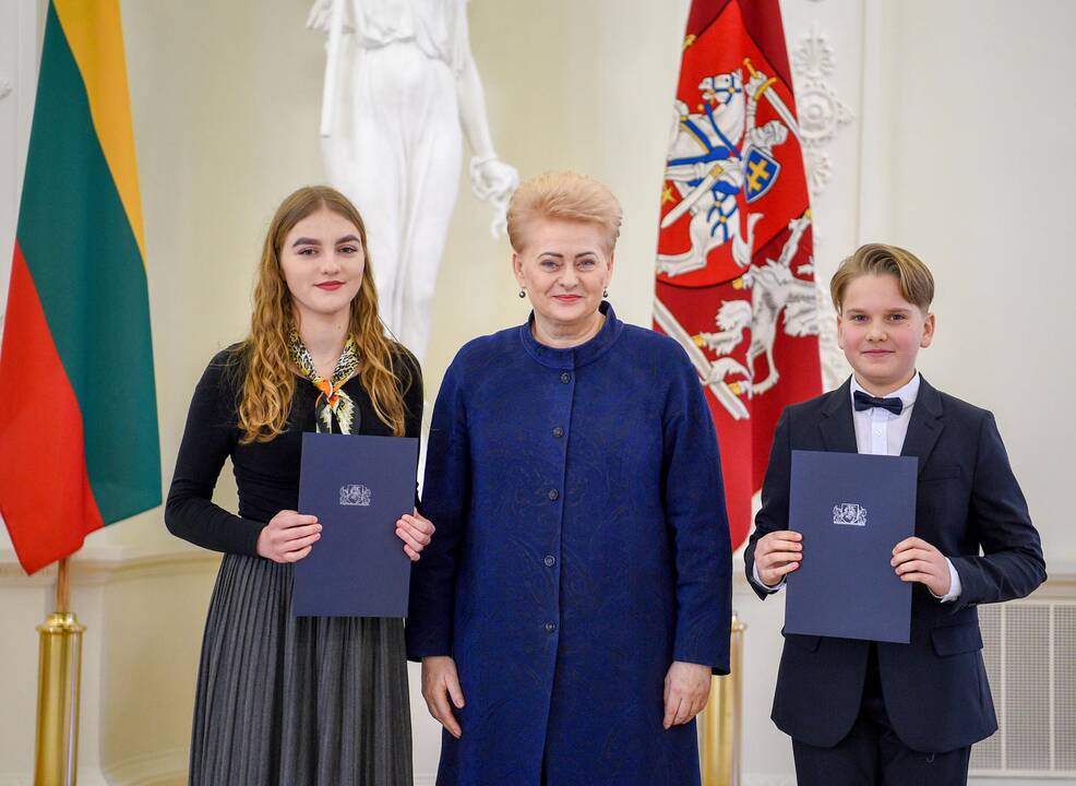 Prezidentė apdovanojo jaunuosius šalies muzikus