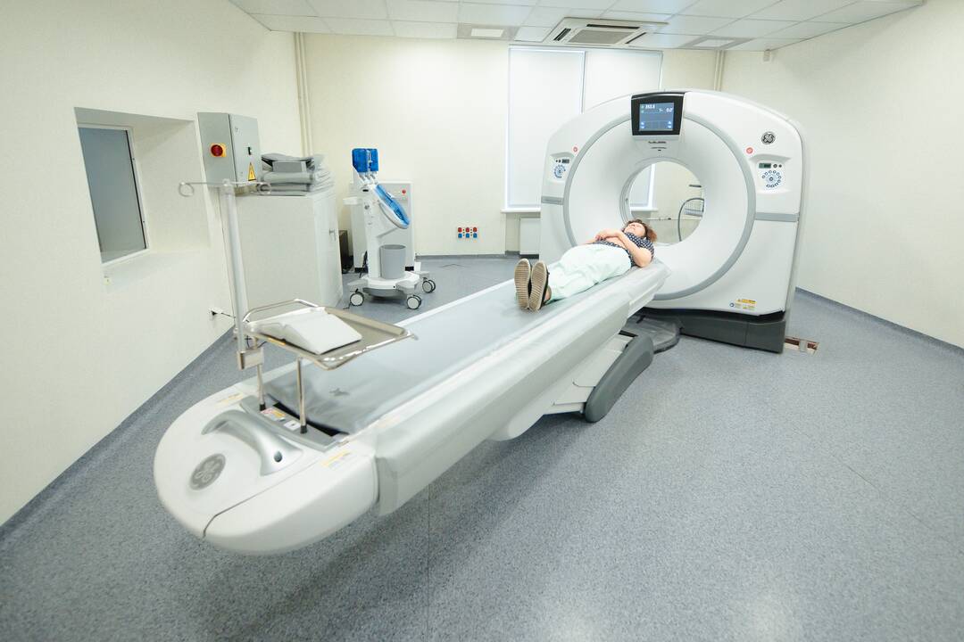 Sveikiau: tiriant naujuoju kompiuteriniu tomografu apšvitos dozė yra vidutiniškai du kartus mažesnė, nei atliekant tokį tyrimą senesnės kartos aparatu.