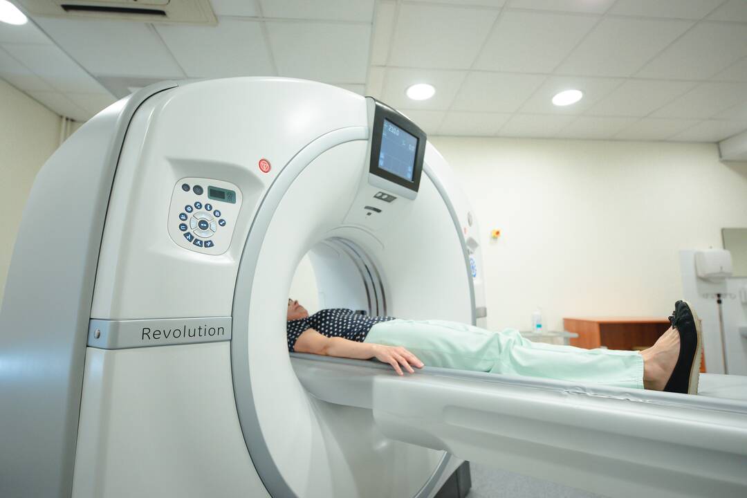 Sveikiau: tiriant naujuoju kompiuteriniu tomografu apšvitos dozė yra vidutiniškai du kartus mažesnė, nei atliekant tokį tyrimą senesnės kartos aparatu.