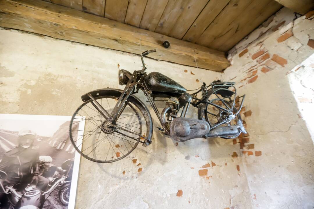 Pomėgis: motociklus jau daugiau nei 20 metų kolekcionuojantis Babtyno dvaro šeimininkas M.Šventoraitis teigia net pats nežinantis, iš kur tas kolekcininko genas.