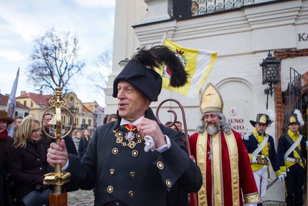 Atminimas: už tai, ką padarė miestui, K.Ignatavičius dėkoja savo žmonai, todėl ir knygą skiria jai.