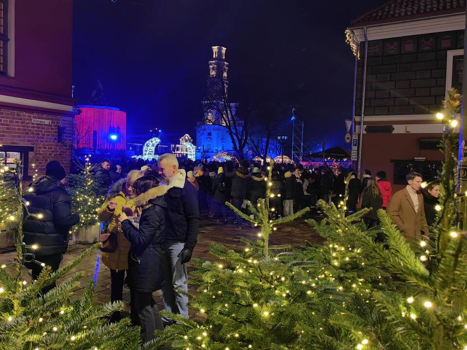 Kaunas plūsta į Rotušės aikštę