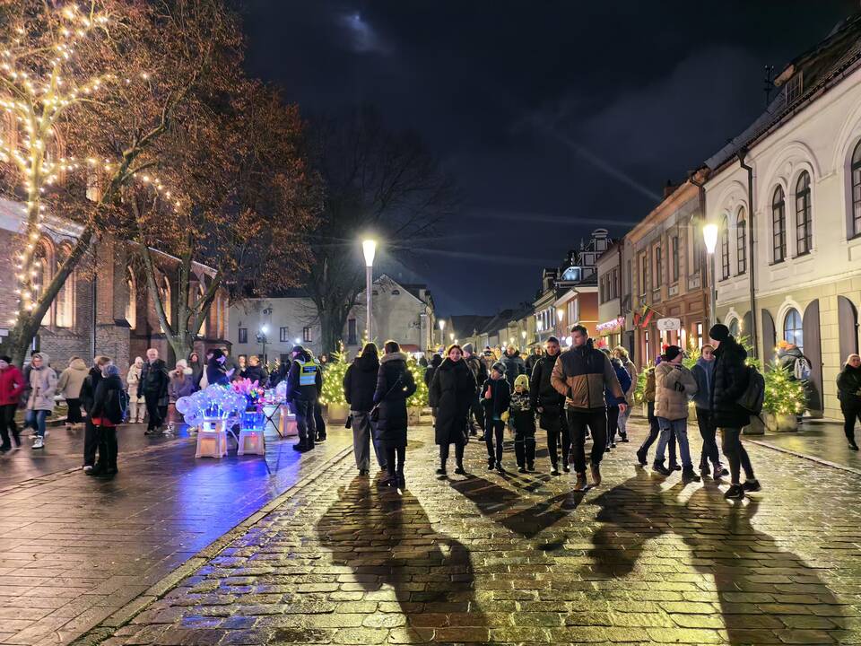 Kaunas plūsta į Rotušės aikštę
