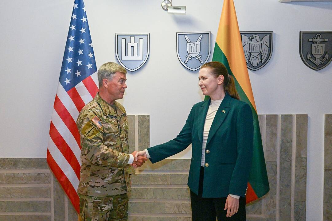 Dovilė Šakalienė su JAV Specialiųjų operacijų vadu sutarė stiprinti bendradarbiavimą