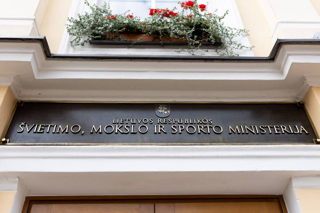Žiniasklaida: ŠMSM išvažiuojamasis pasitarimas mokesčių mokėtojams atsiėjo 13 tūkst. eurų