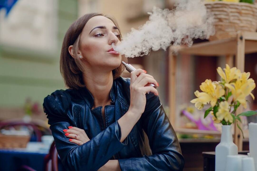 Seimas svarstys, ar leisti elektroninėmis cigaretėmis prekiauti tik vaistinėse