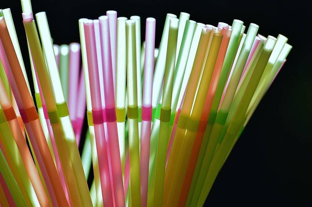 Lietuvos verslininkai pradeda atsisakyti plastikinių šiaudelių