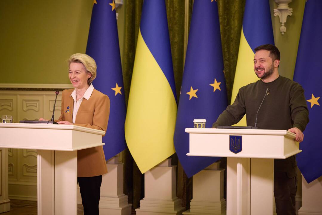 ES pareigūnai rengia derybas Kyjive
