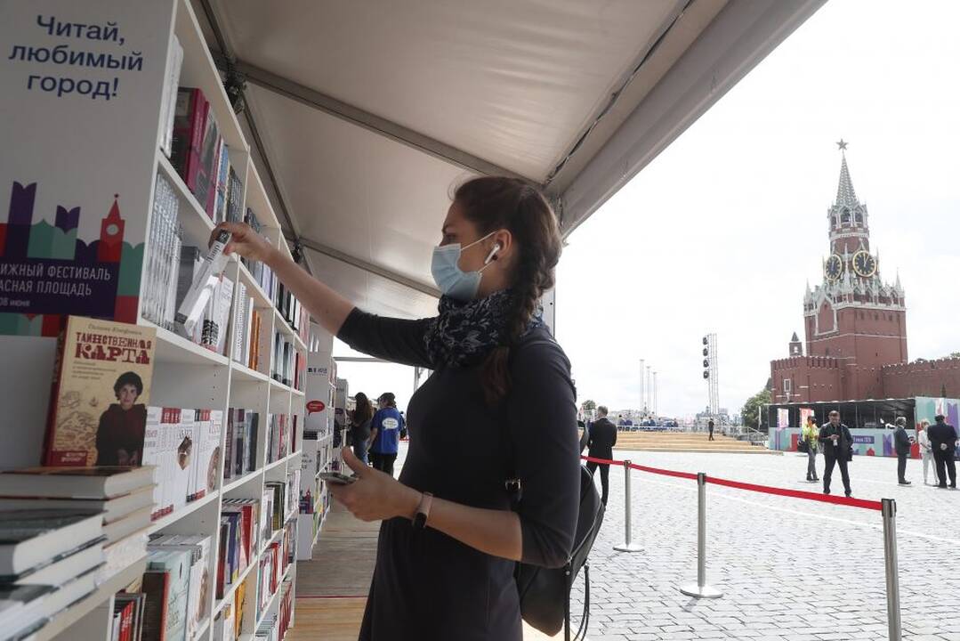 Rusijoje per parą patvirtinta 7,7 tūkst. naujų COVID-19 atvejų, 109 žmonės mirė