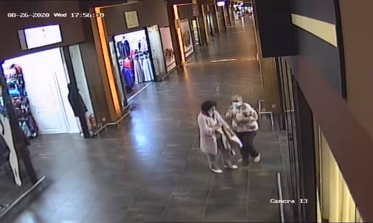Šiaulių pareigūnai prašo pagalbos: ieško moterų, sugadinusių parduotuvės prekes