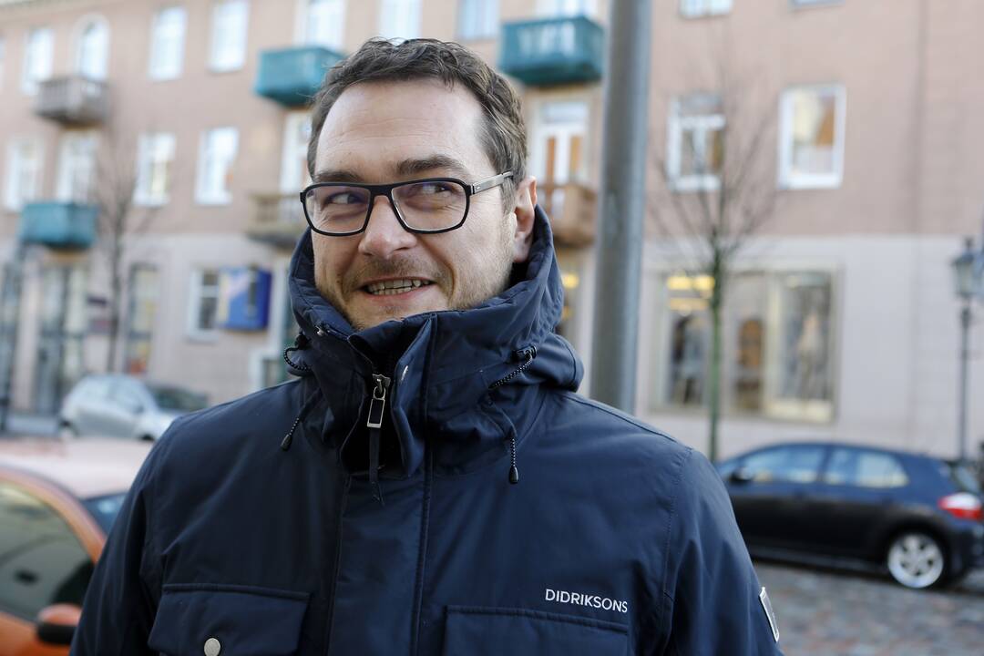 Tyrimas: jėgas Seimo rinkimuose išbandęs, tačiau į parlamentą nepatekęs įstaigos "Klaipėdos šventės" direktorius R.Žiubrys dabar turi kitokių rūpesčių – pabaigus jo vadovaujamos įstaigos auditą, teks atsakinėti į nelabai patogius politikų klausimus.