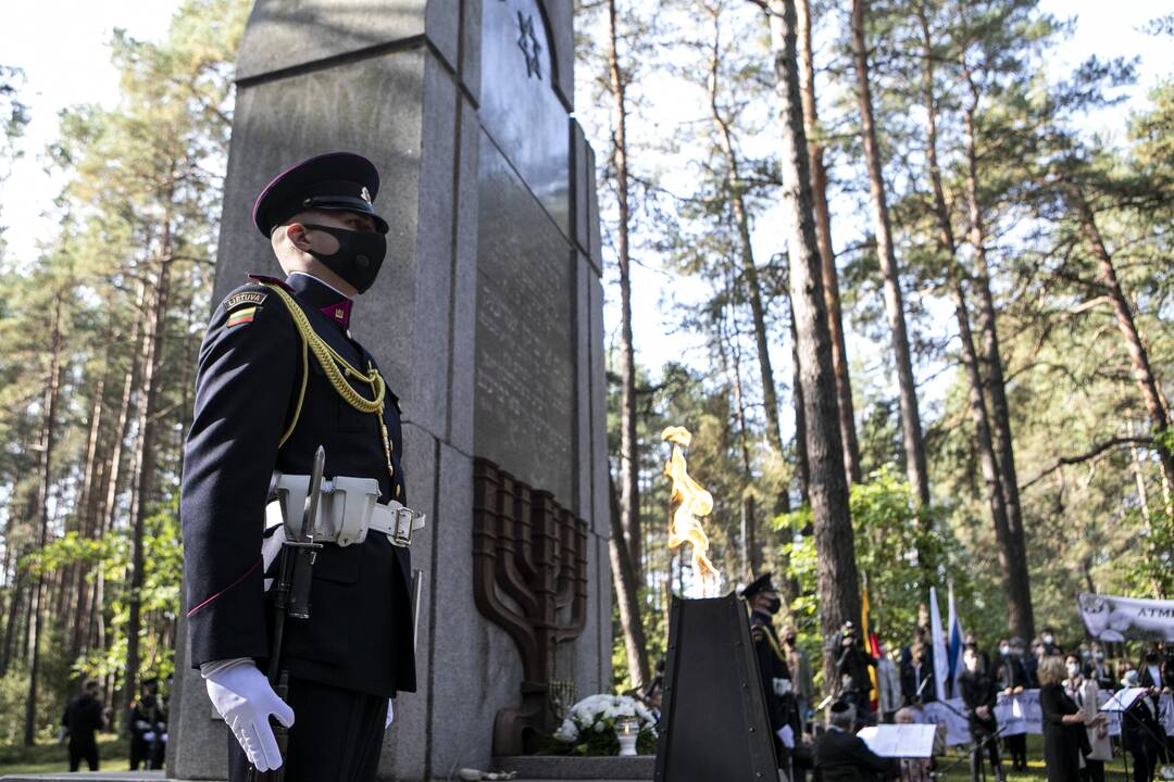 Genocido aukų pagerbimas Panerių memoriale