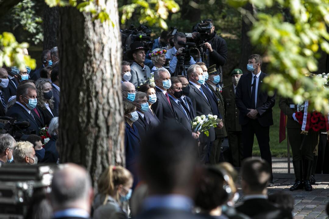 Genocido aukų pagerbimas Panerių memoriale