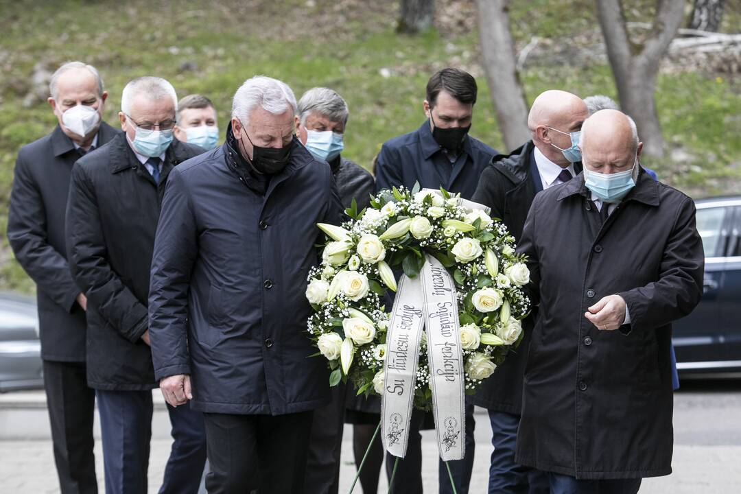 Sostinėje atsisveikinama su anapilin iškeliavusiu K. Glavecku