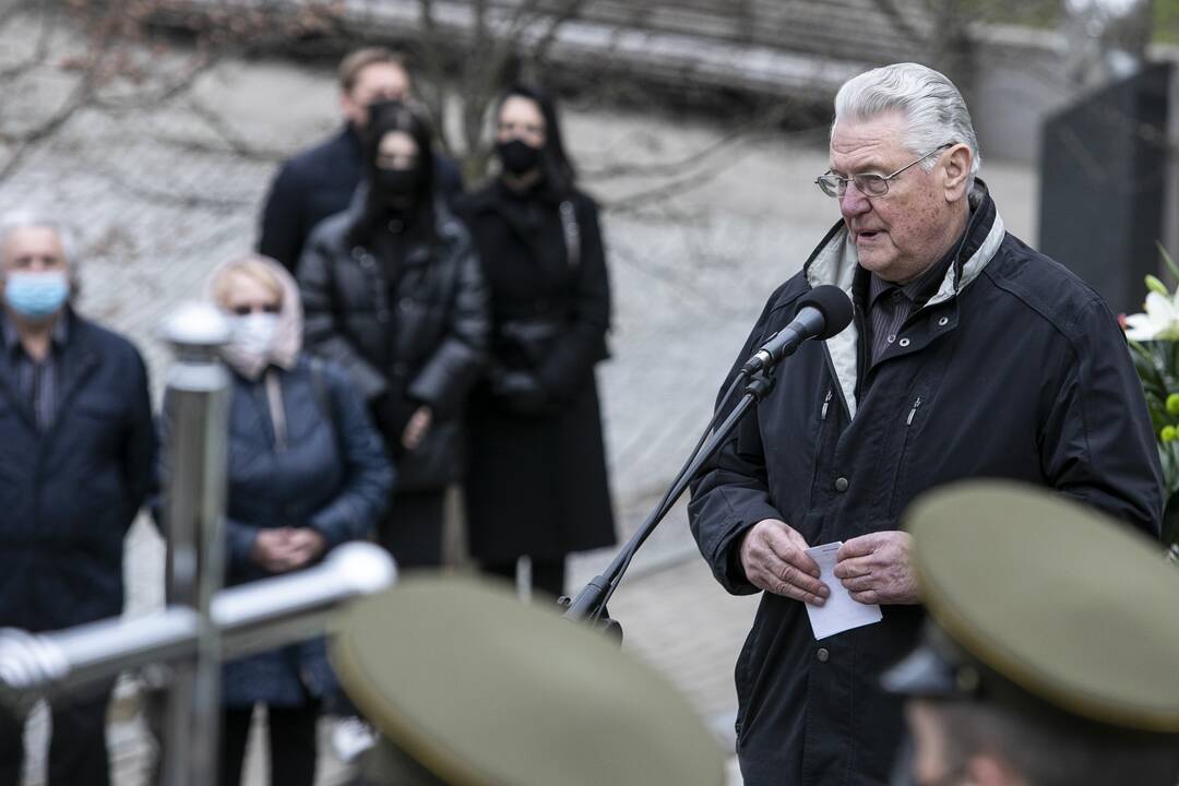 Seimo narys K. Glaveckas atgulė amžinojo poilsio