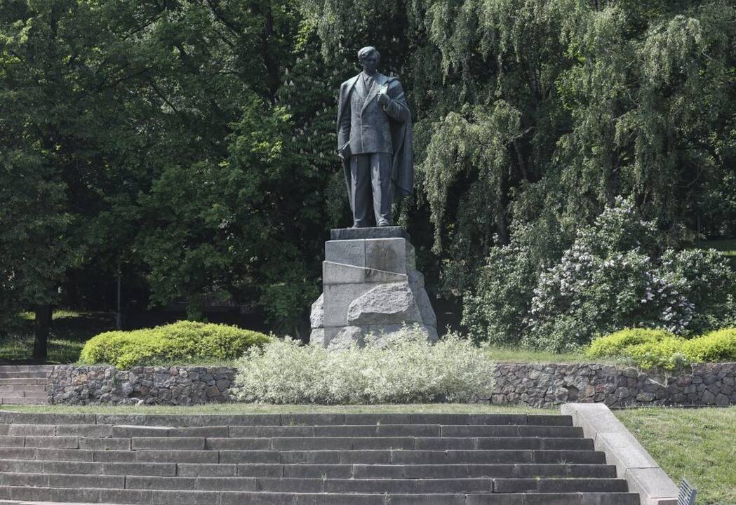 Vilniaus vicemeras sveikina sprendimą dėl P. Cvirkos paminklo, nukėlimą žada rugsėjo viduryje