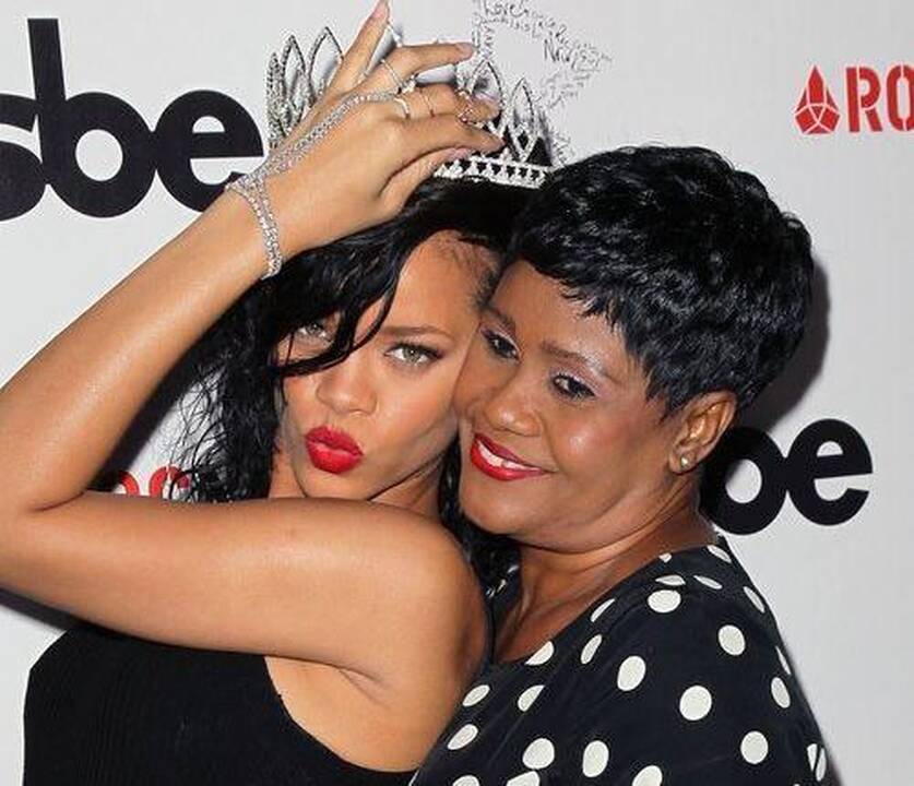 Dainininkė Rihanna su mama
