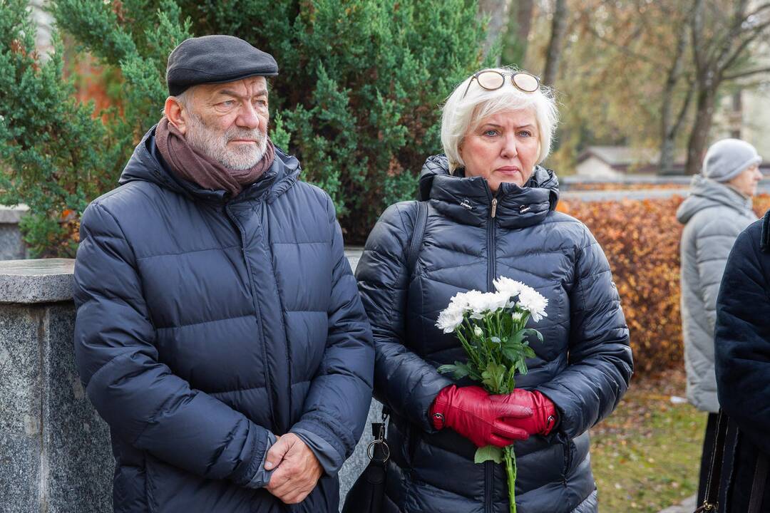 Aktorius A. Storpirštis atgulė amžino poilsio Menininkų kalnelyje