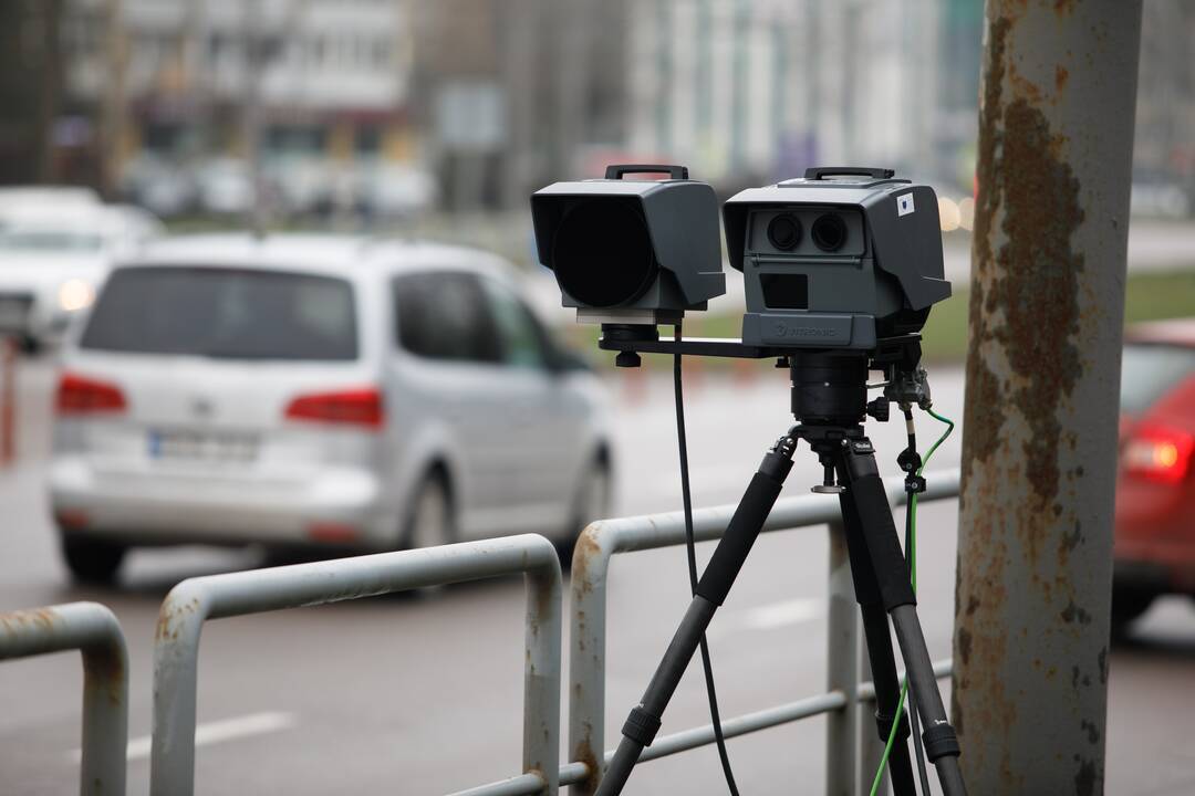 Girtas paspirtukininkas Kaune tyčia sudaužė trikojį