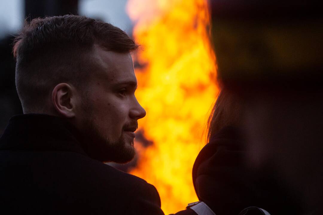 Gedimino prospekte suliepsnojo 30 Laisvės laužų