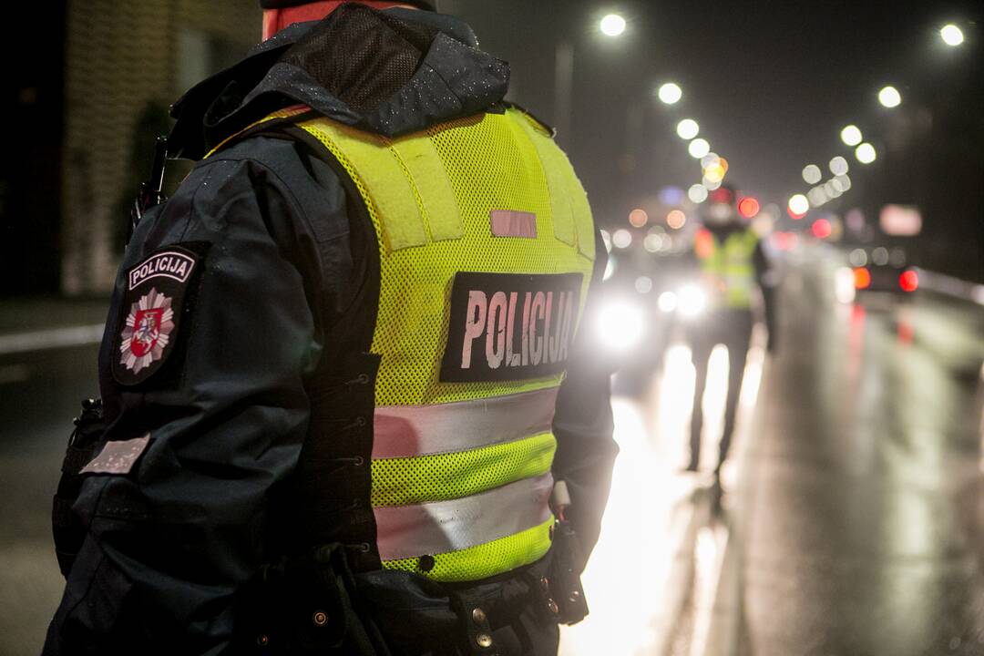 Vakare policijos patikros punktai Kaune dirba pilnu tempu