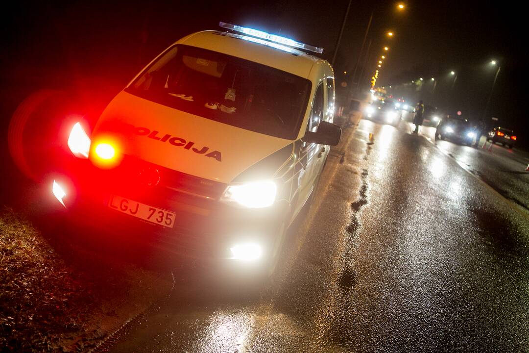 Vakare policijos patikros punktai Kaune dirba pilnu tempu