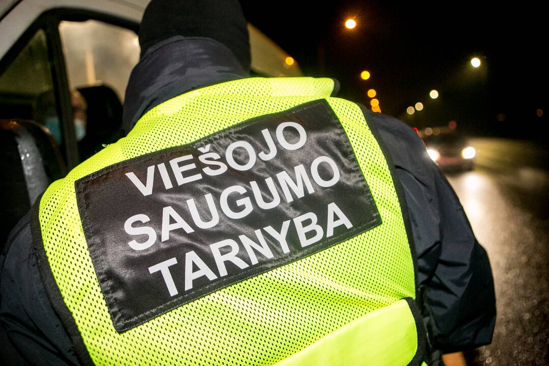 Vakare policijos patikros punktai Kaune dirba pilnu tempu