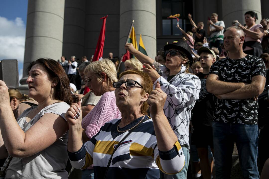 Protestas prie Seimo prieš COVID-19 ribojimus