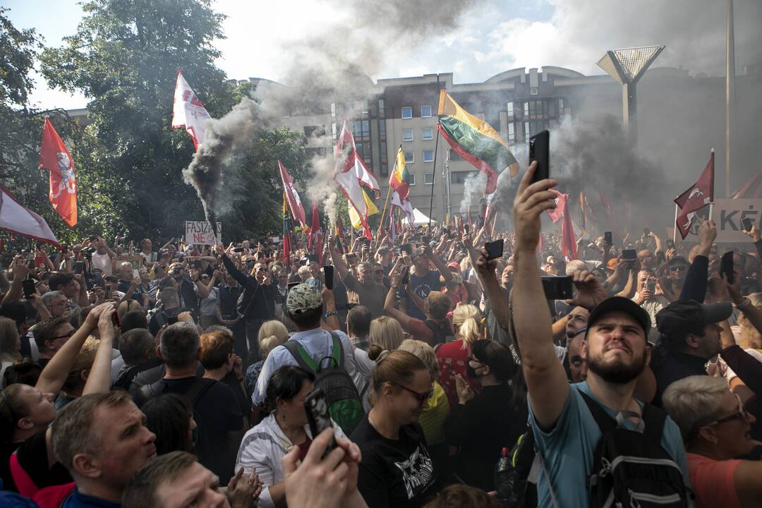 Protestas prie Seimo prieš COVID-19 ribojimus