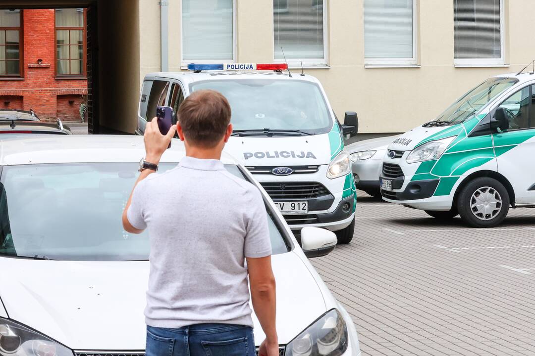 Danijoje sulaikytas A. Ulvidas atvežtas į teismą Kaune