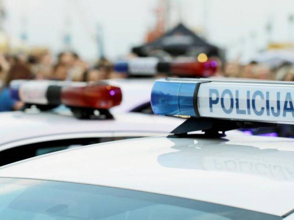 Prienų rajone ant kelio rastas mirusio vyro kūnas