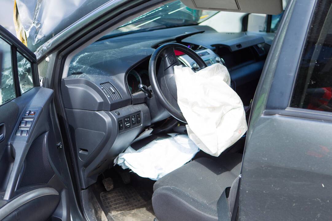 Masinė automobilių ir troleibuso avarija Kaune