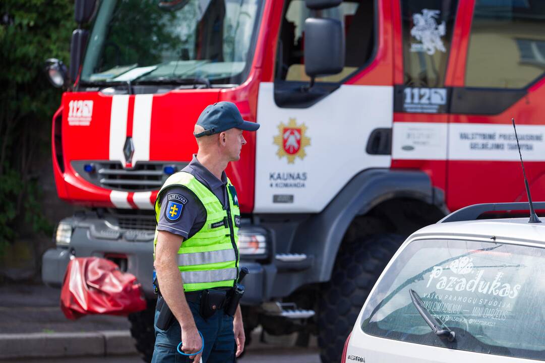 Masinė automobilių ir troleibuso avarija Kaune